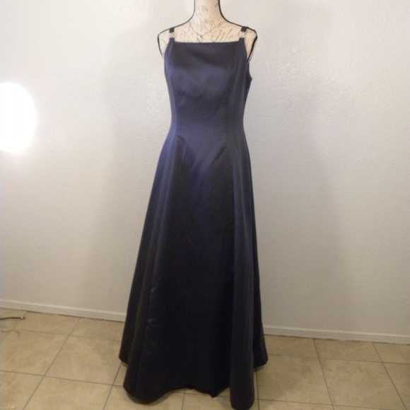 Betsy Adam By Jaslene Size 8 Long Maxi 
